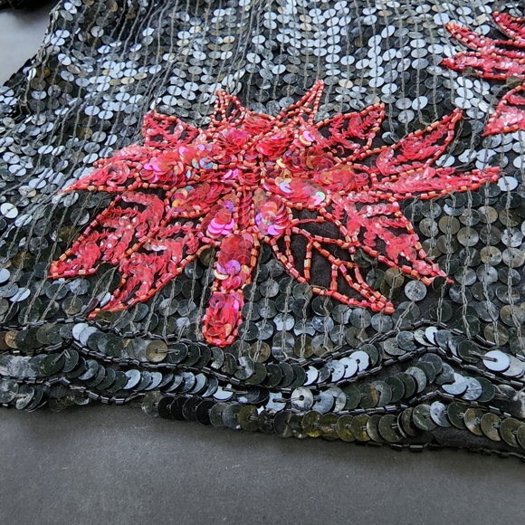 Womens XL Black Sequin Beaded Red Floral 100% Silk Glamourcore Mob WifeTop - Picture 7 of 8